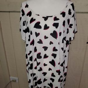 Torrid high/low heart print top